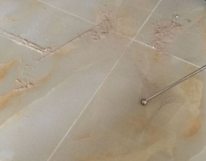 东台瓷砖空鼓维修公司分享粘合剂选择不当在瓷砖铺贴过程中可能导致以下问题