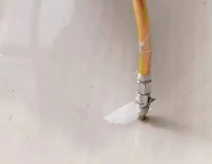 东台瓷砖空鼓维修公司专业解答在瓷砖铺贴过程中，如果使用的砂料过粗（如全部使用了粗砂），可能会导致以下问题
